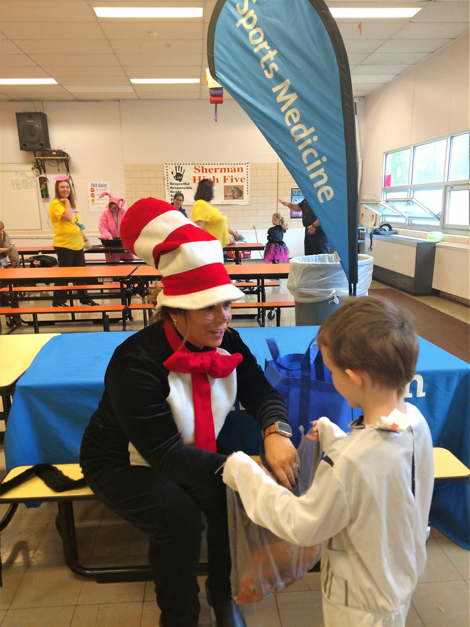 /upload/images/photo_album/2019_trunk_or_treat_sherman_elem_2