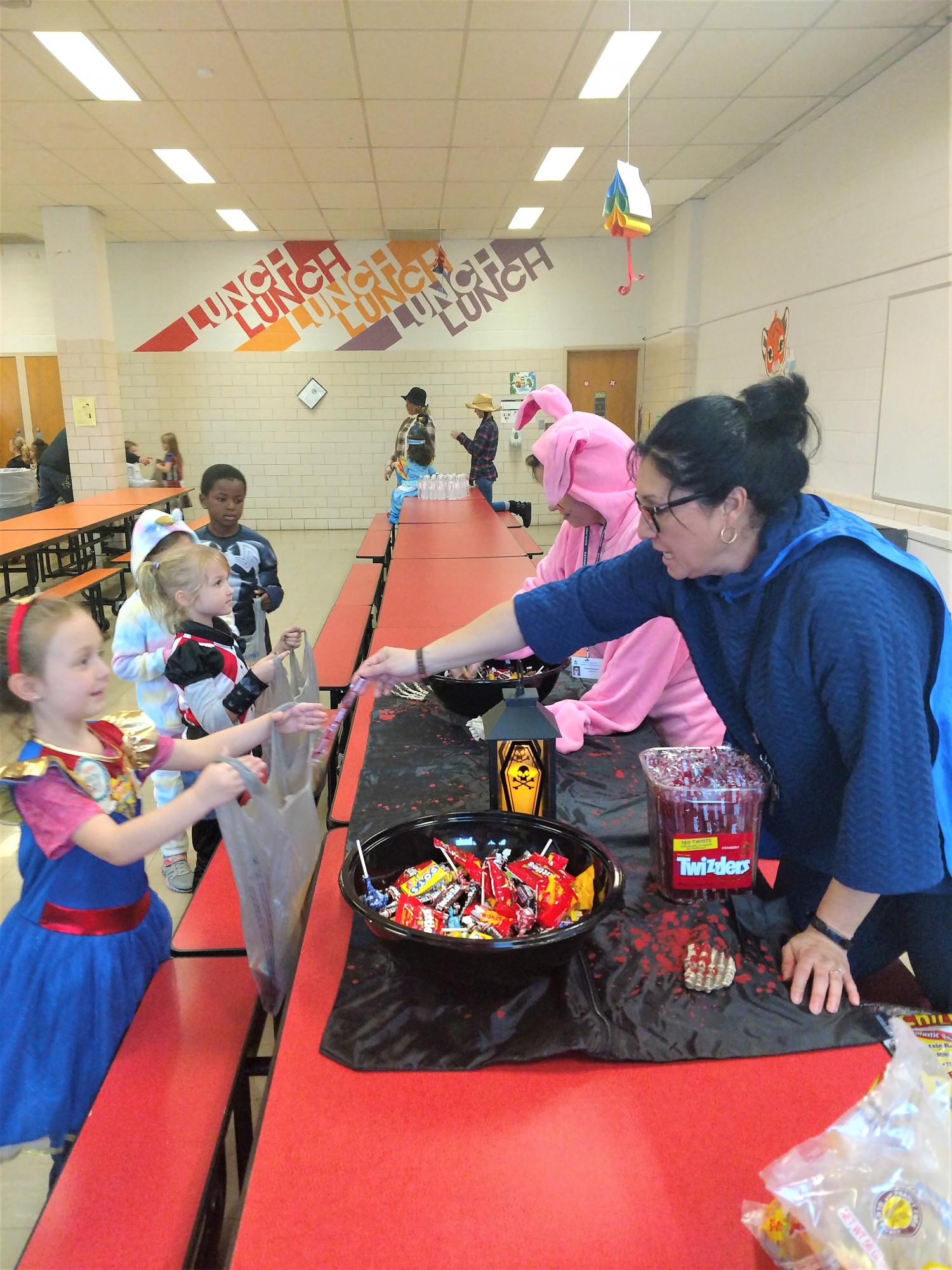 /upload/images/photo_album/2019_trunk_or_treat_sherman_elem_4