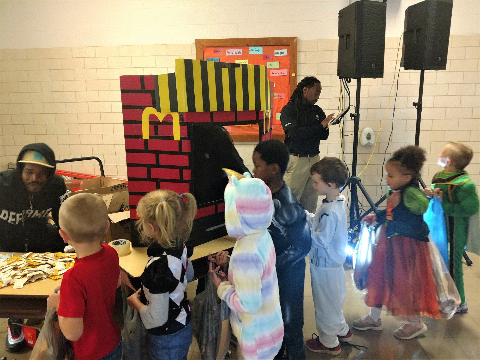 /upload/images/photo_album/2019_trunk_or_treat_sherman_elem_5